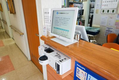 受付窓口(自動精算機) | あだち循環器科内科クリニック